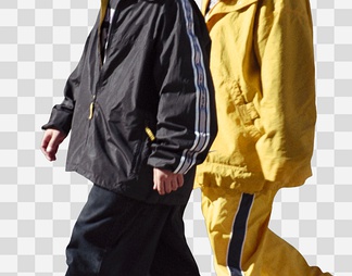 侧着脸的男女