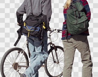 推着自行车和背着包的男女