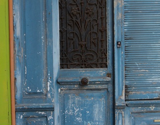 蓝色门做旧铁艺