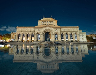 亚美尼亚国家艺术画廊 夜景