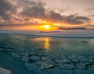 日出 雪景 海景