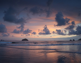 黄昏下哥斯达黎加的海滩
